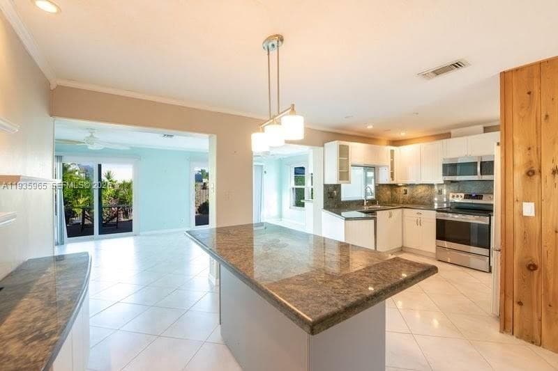 3081 46th Ct photo 13