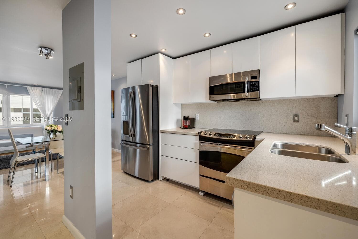 325 Ocean Dr 409 photo 3