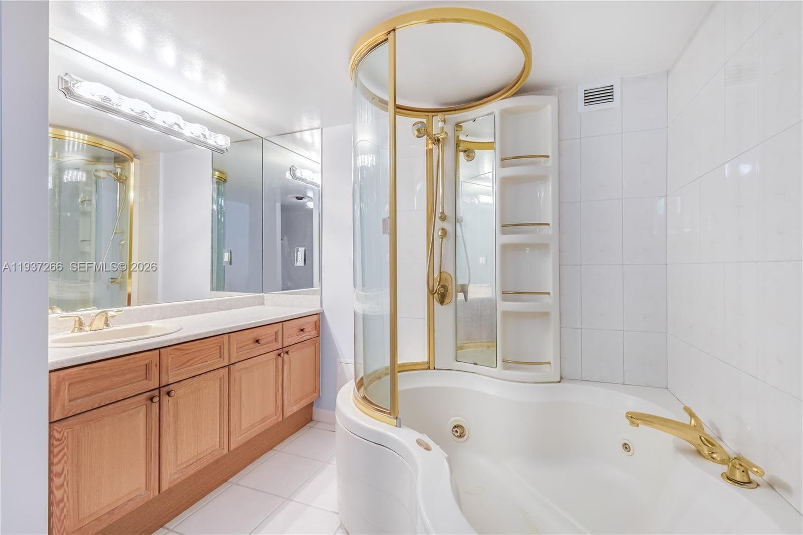 2301 Collins Ave 1038/1039 photo 8