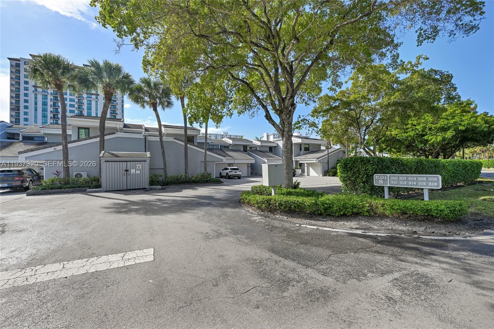 310 Poinciana Dr 802 photo 9
