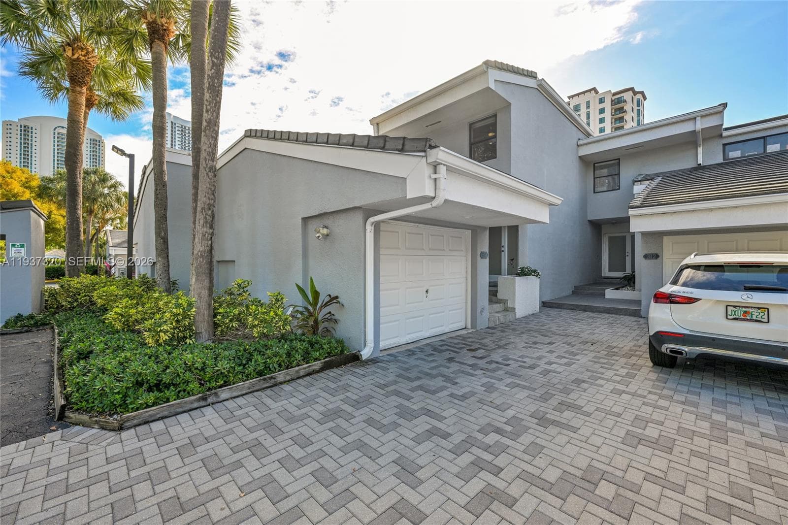 310 Poinciana Dr 802 photo 10