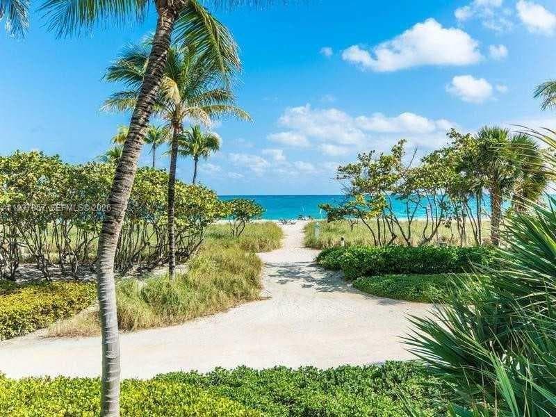10185 Collins Ave PH02 photo 14