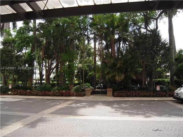 10185 Collins Ave PH02 photo 11