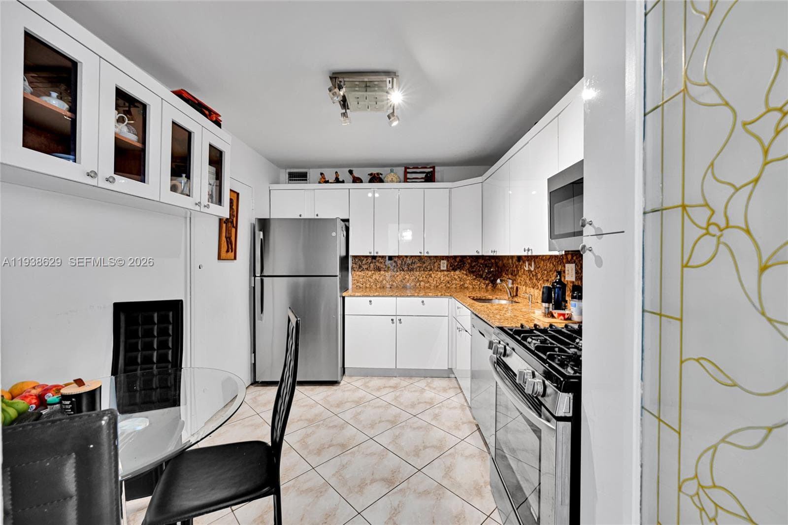2030 Ocean Dr 2018 photo 14