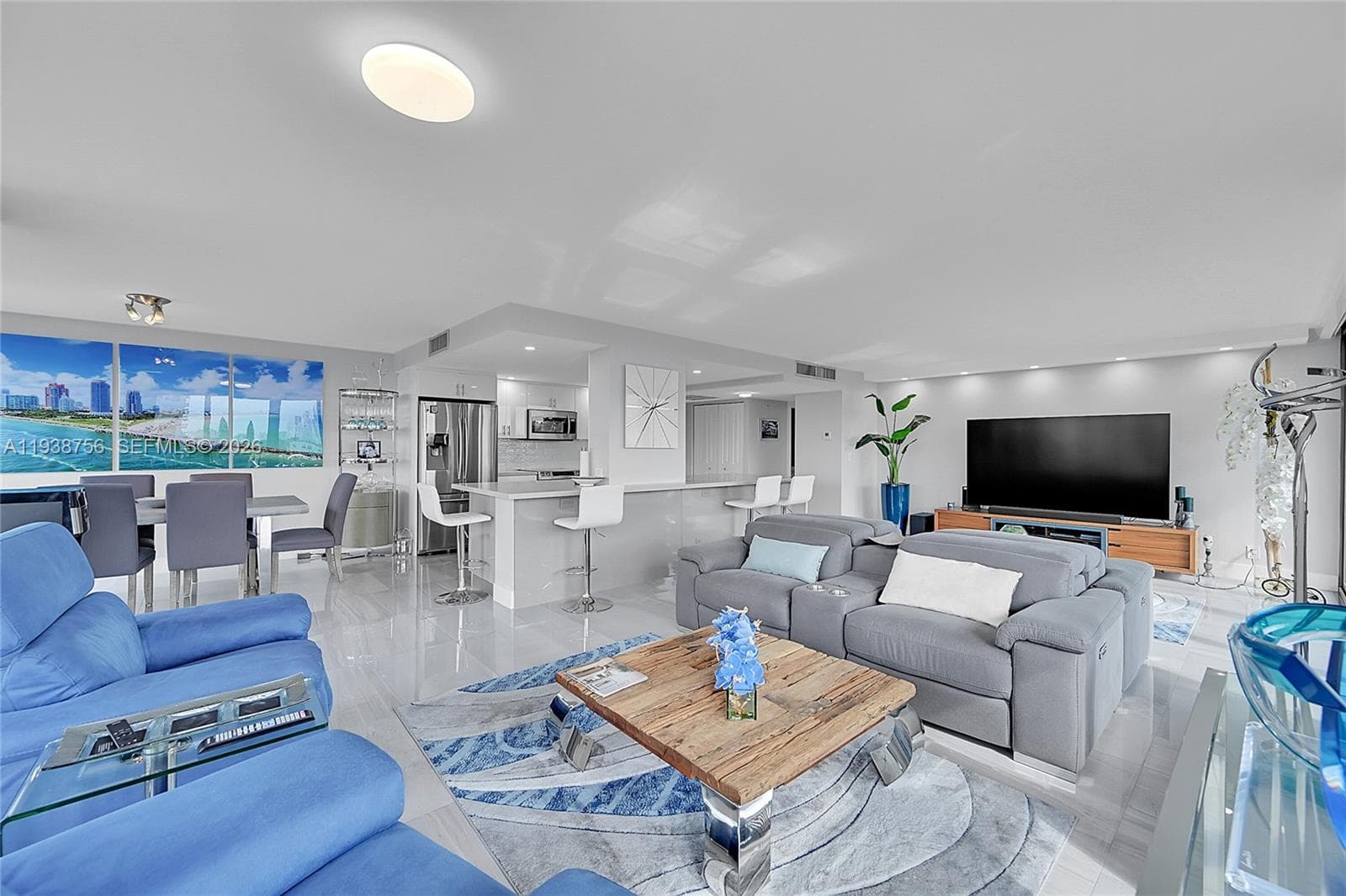 2049 Ocean Dr 701 photo 10