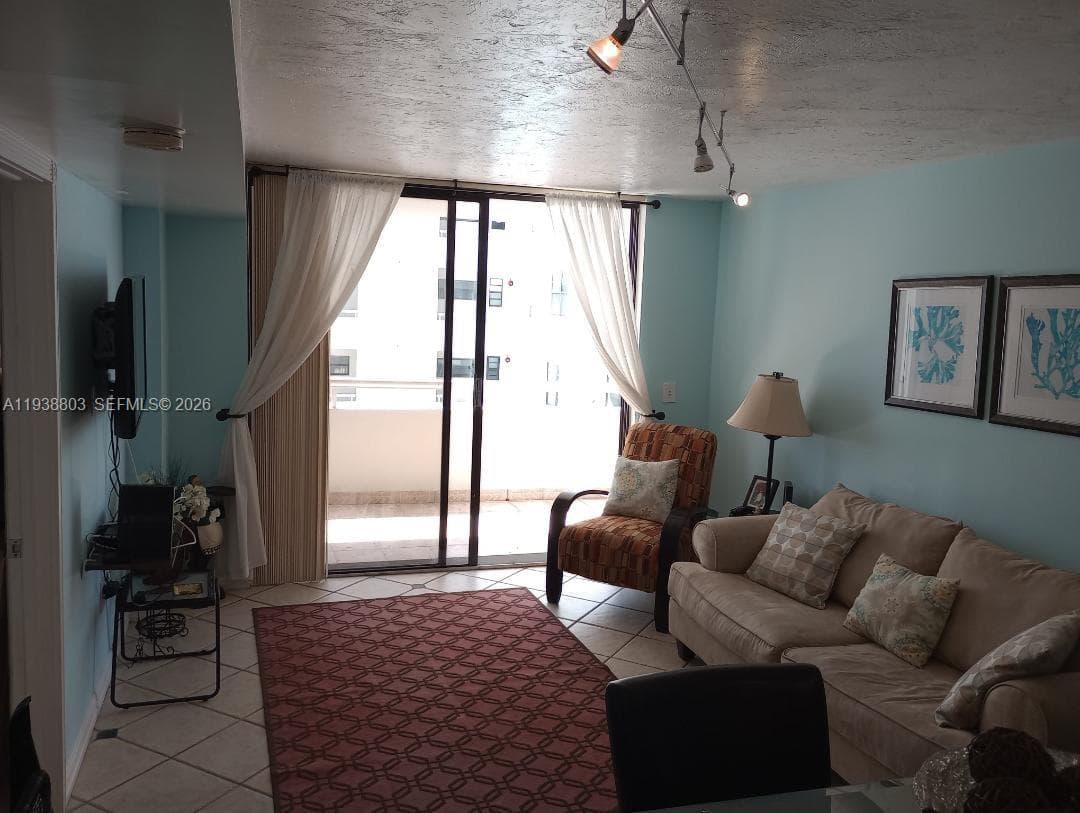 6830 Indian Creek Dr 5B photo 3