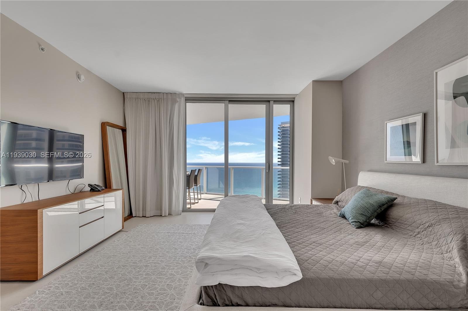 4111 Ocean Dr 3601 photo 13