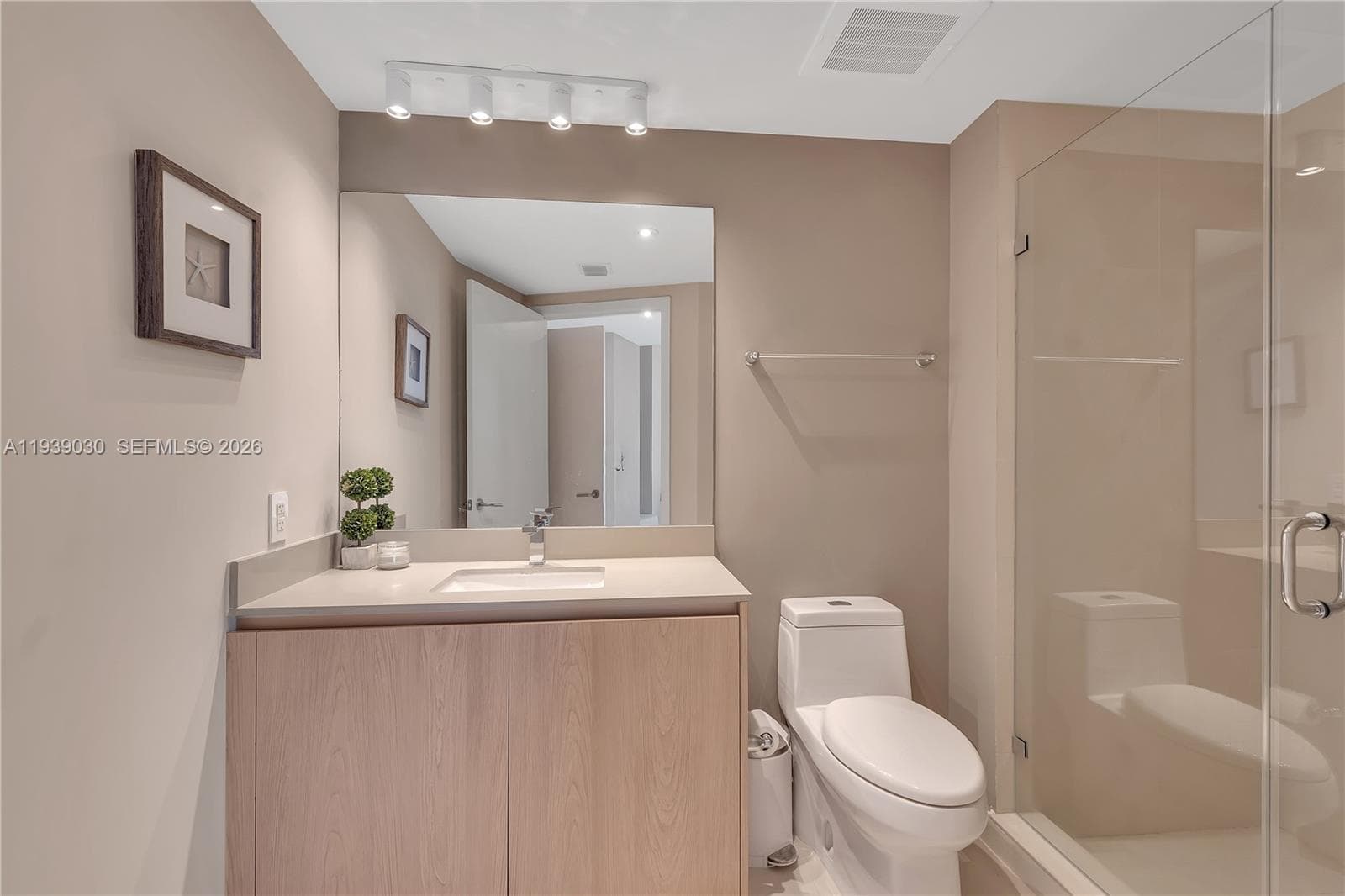 4111 Ocean Dr 3601 photo 19