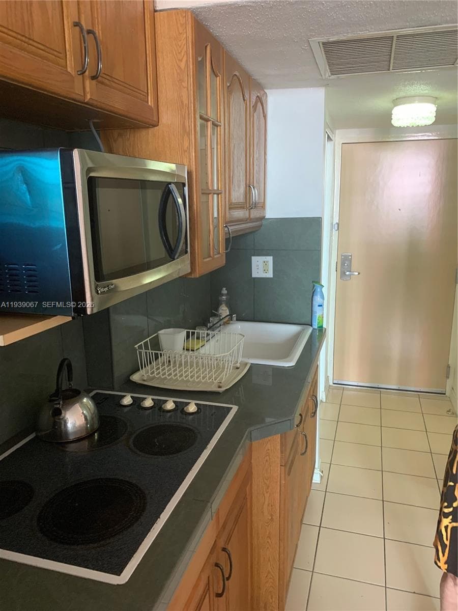 19201 Collins Ave 323 photo 6