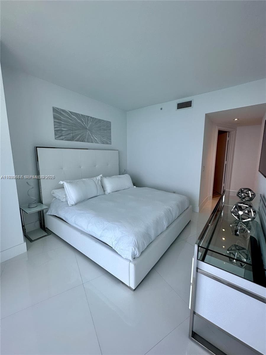 4111 Ocean Dr 2902 photo 17