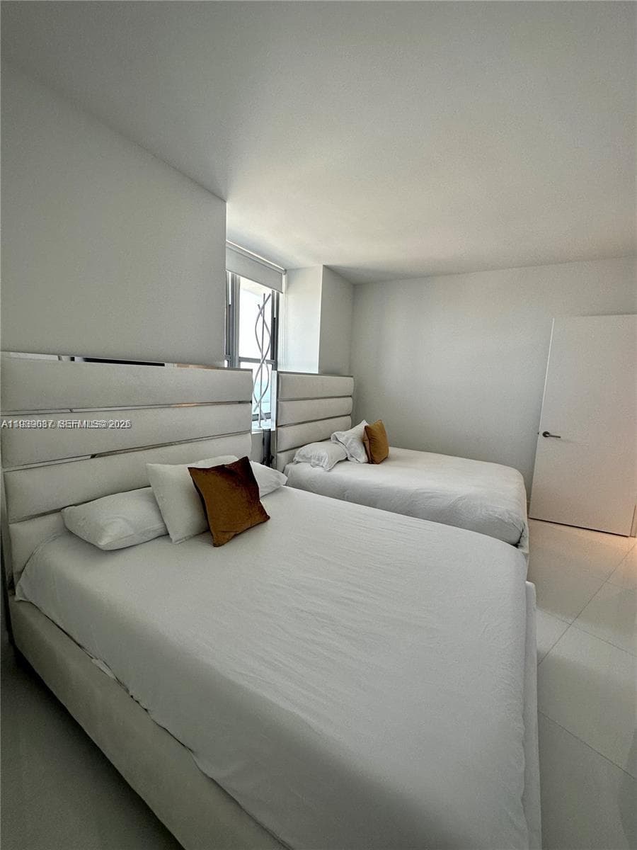 4111 Ocean Dr 2902 photo 20