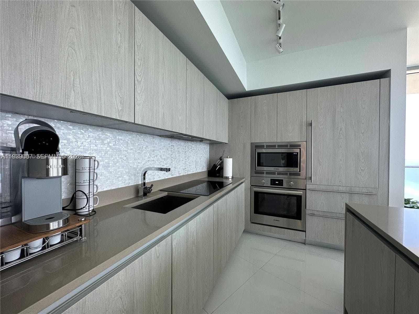 4111 Ocean Dr 2902 photo 9
