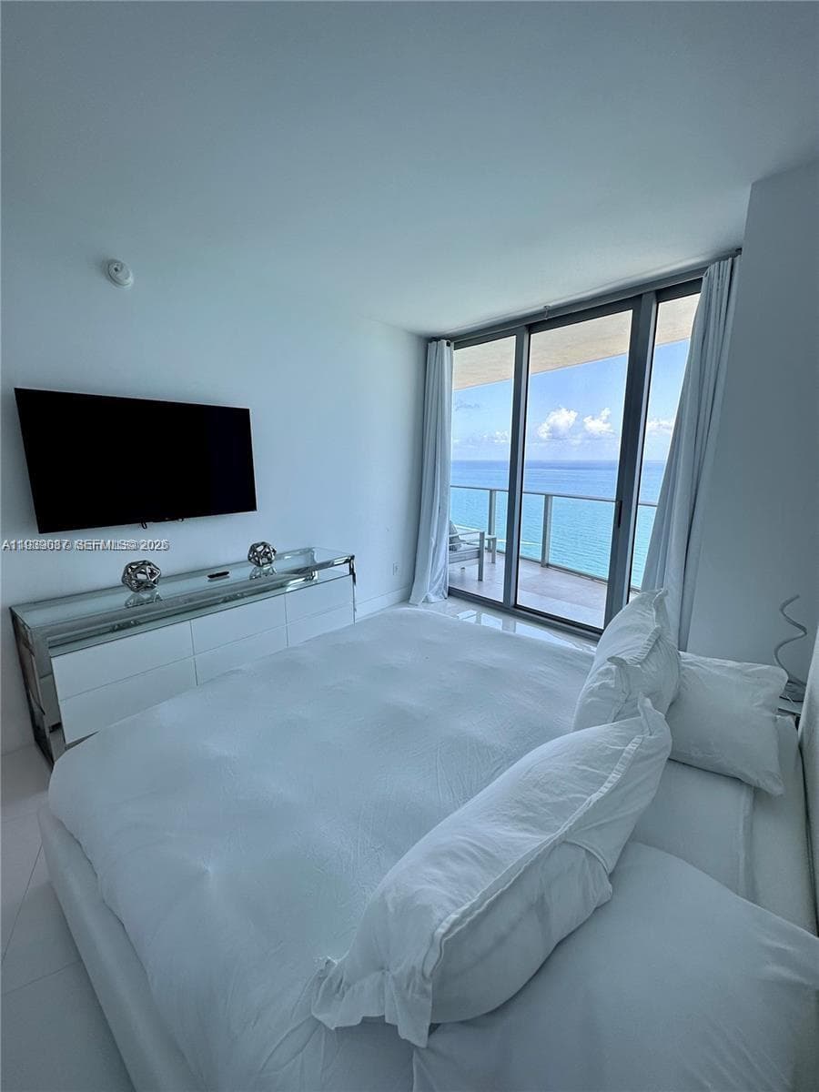 4111 Ocean Dr 2902 photo 15