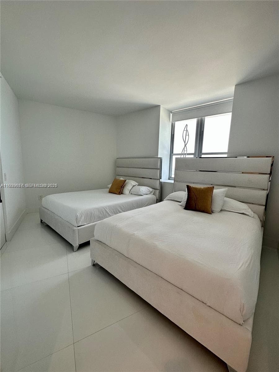 4111 Ocean Dr 2902 photo 21