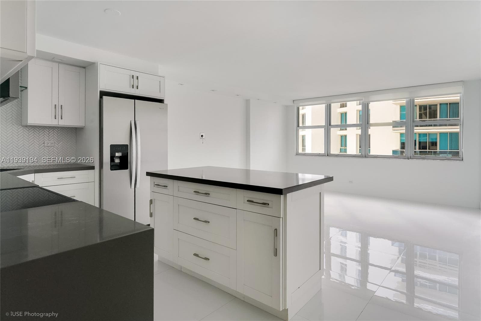 6039 Collins Ave 1222 photo 3
