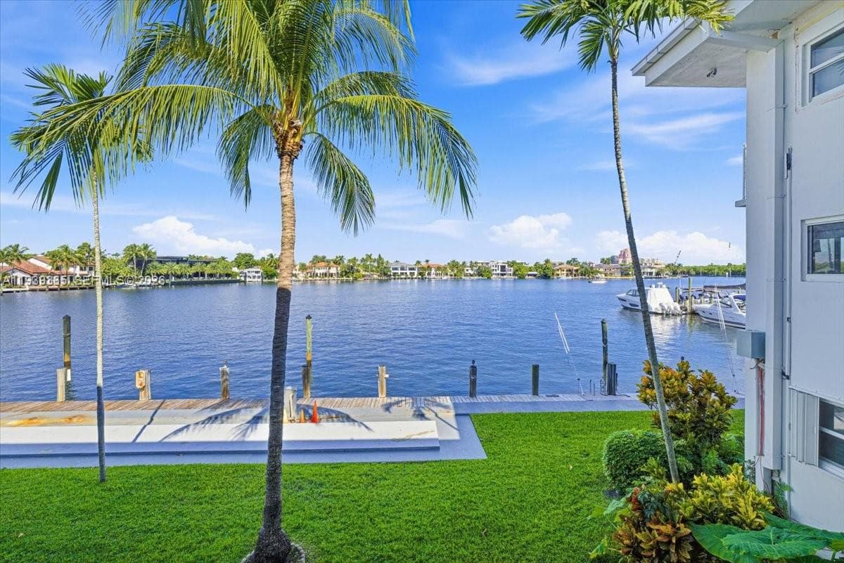 2727 Yacht Club Blvd 2C photo 17