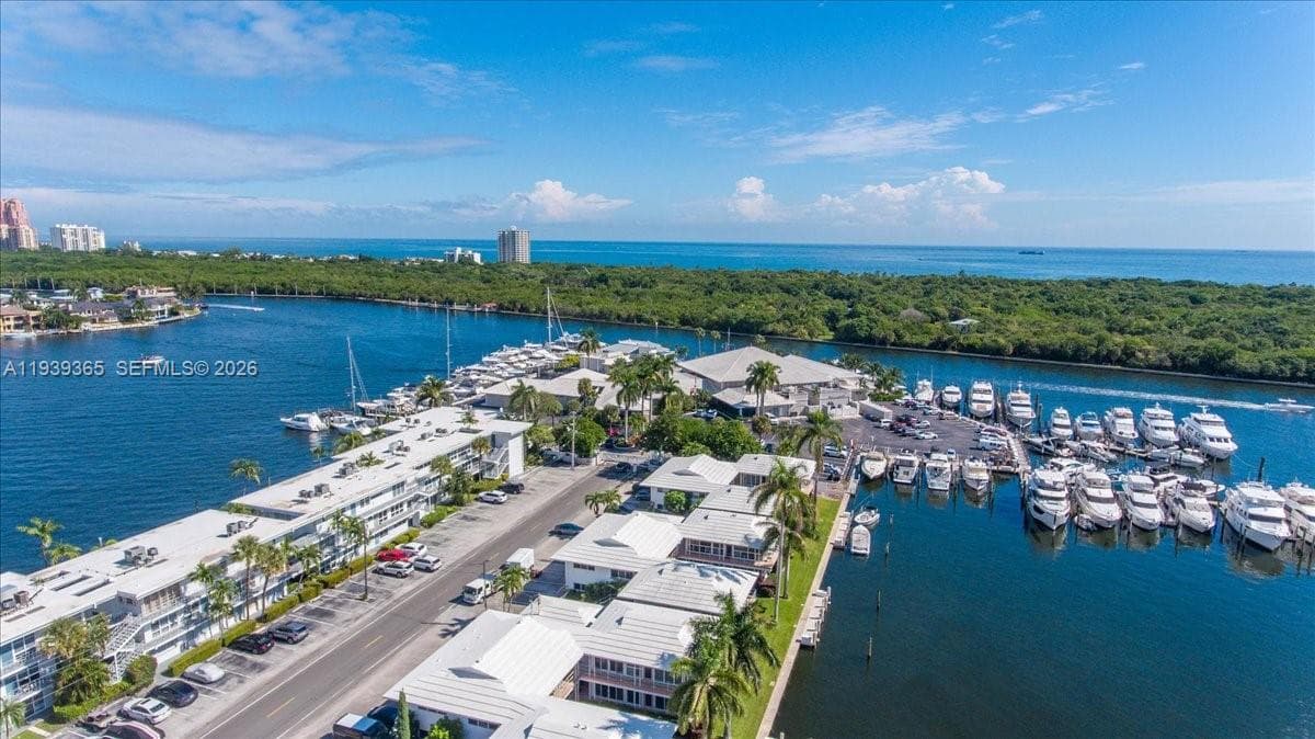 2727 Yacht Club Blvd 2C photo 20
