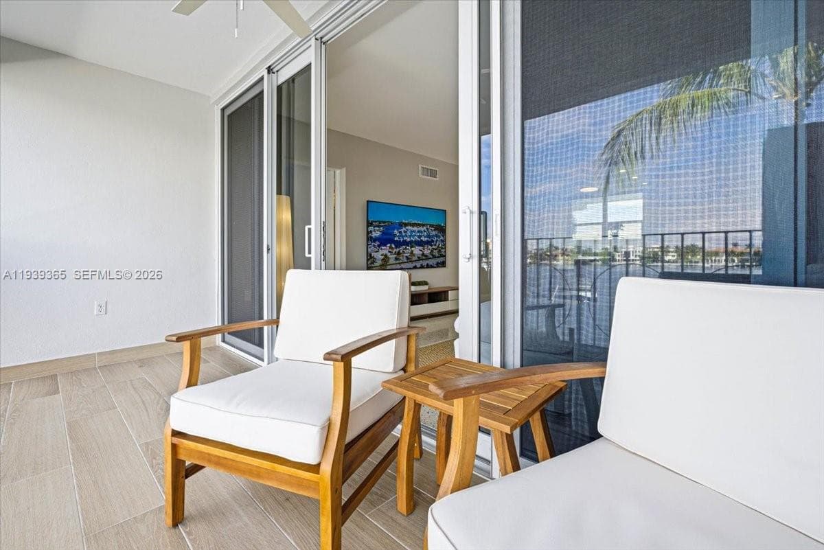 2727 Yacht Club Blvd 2C photo 24