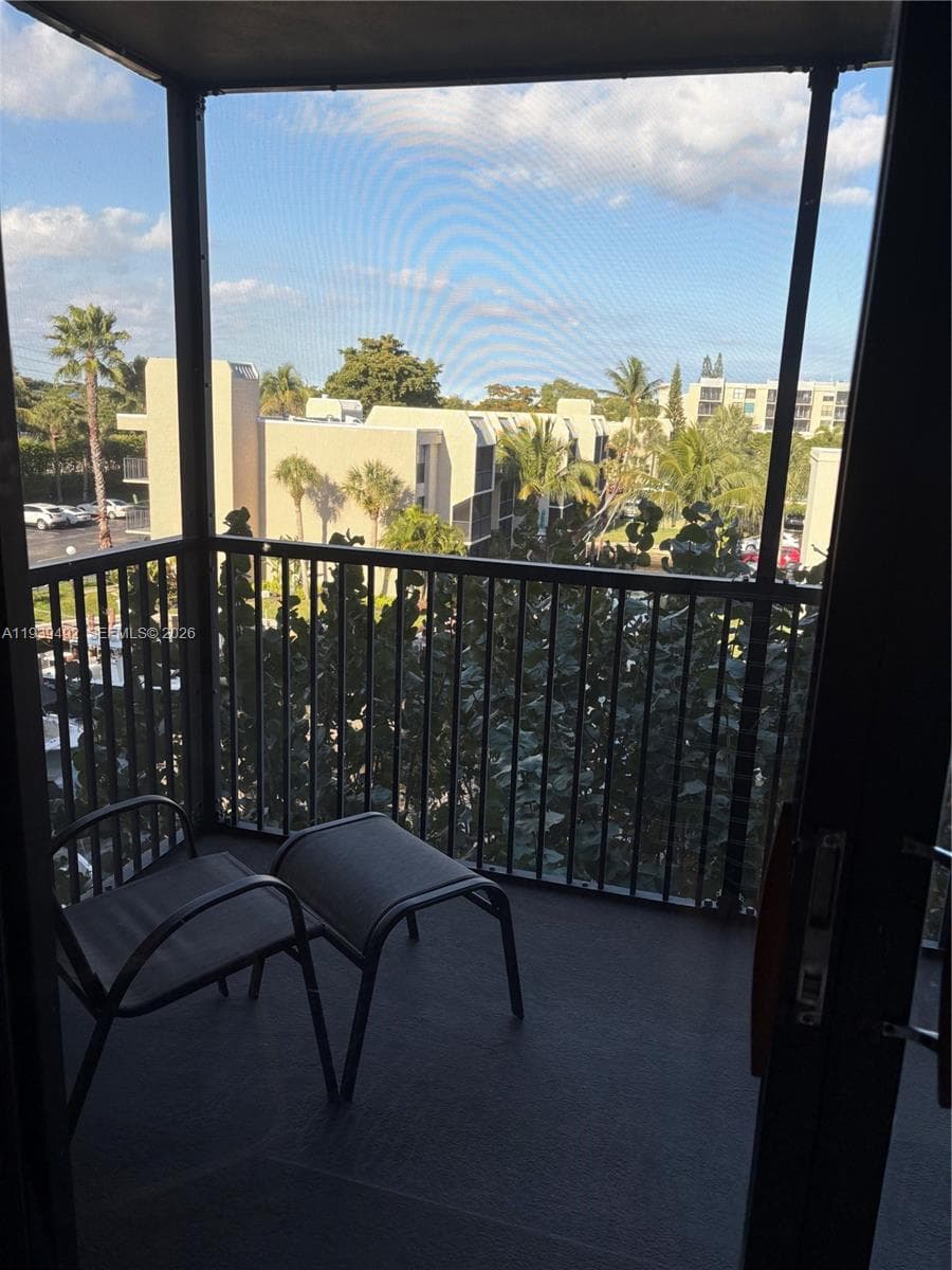 17 Royal Palm Way 4040 photo 11