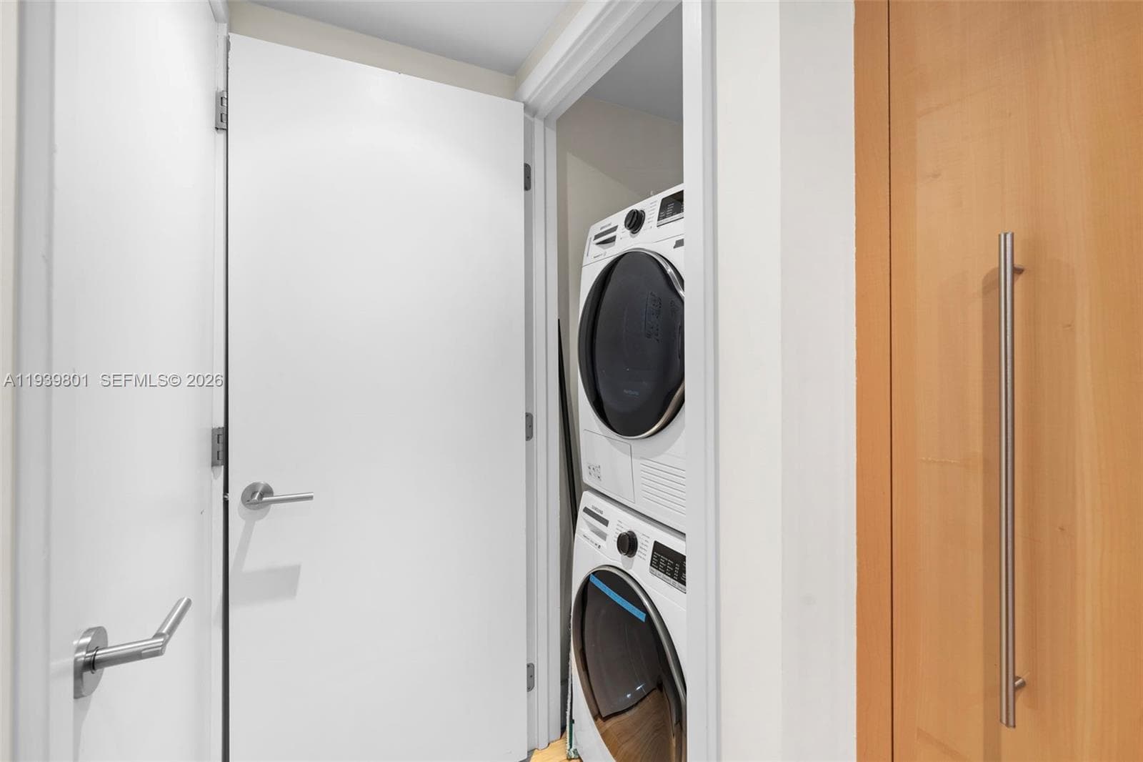 6801 Collins Ave Door 1409(1401) photo 9
