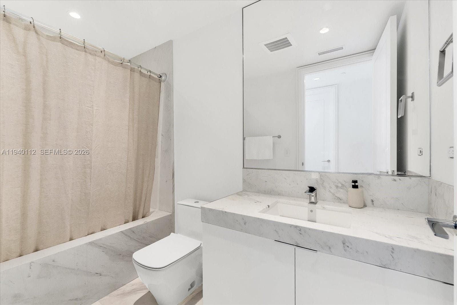 17975 Collins Ave N-1902 photo 24