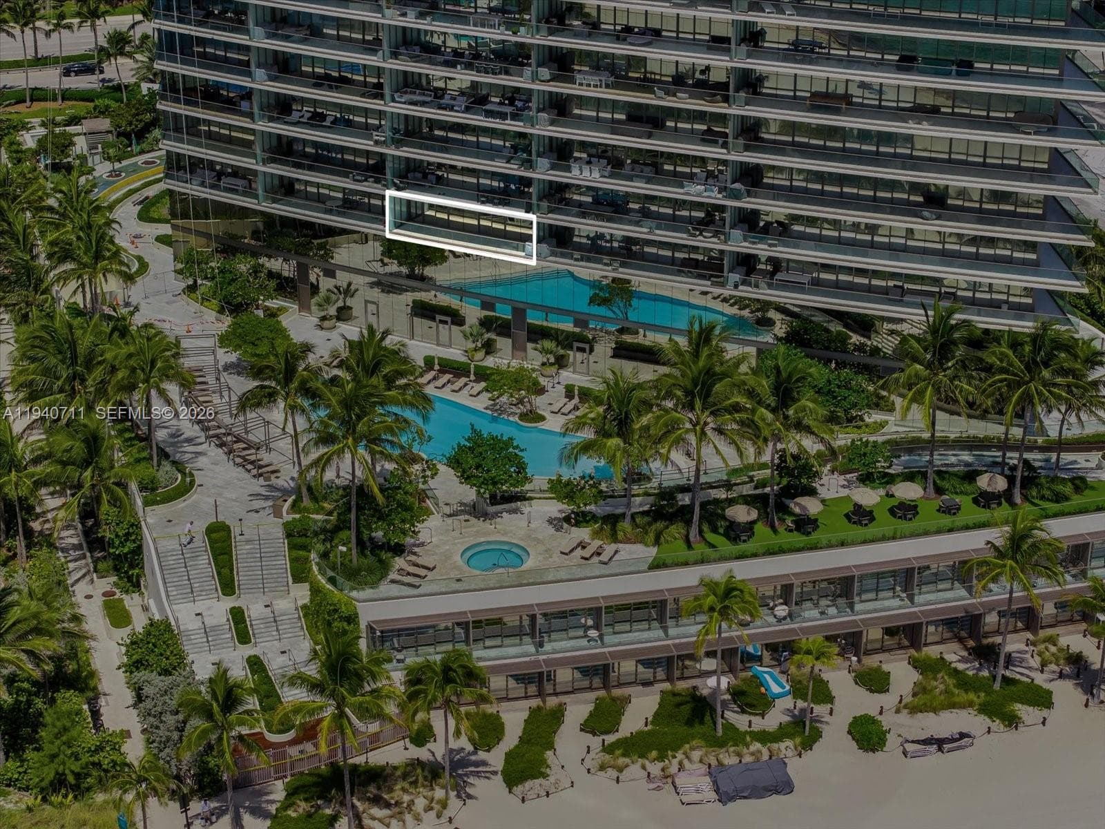 18975 Collins Ave 302 photo 7