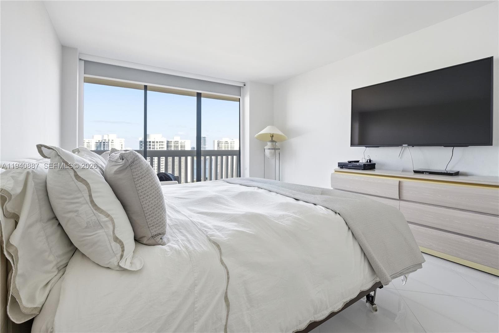 1000 W Island Blvd 2806 photo 15