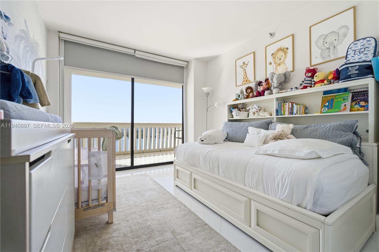 1000 W Island Blvd 2806 photo 21