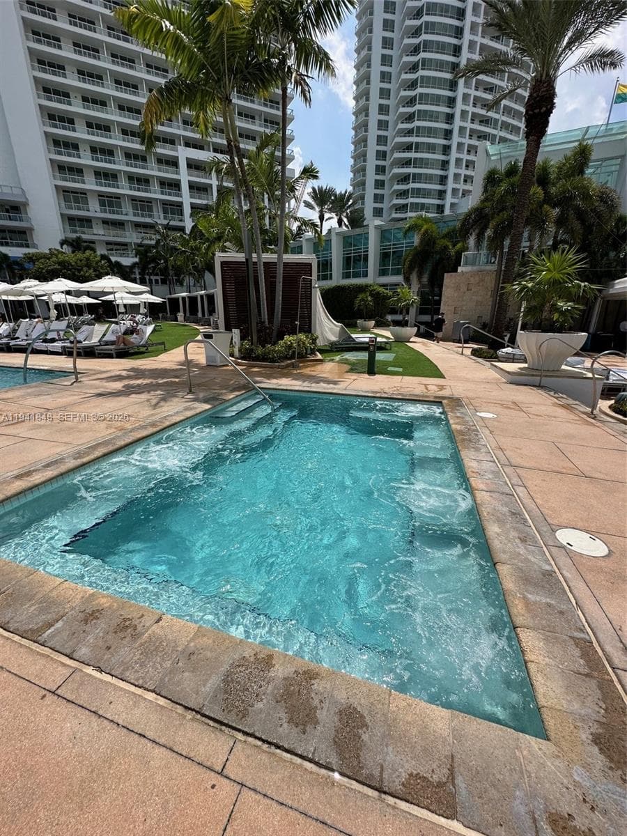 4401 Collins Ave 1817 photo 23