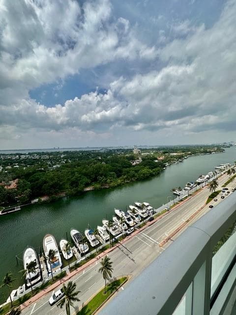 4401 Collins Ave 1817 photo 2