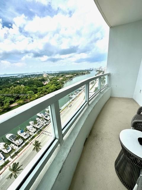 4401 Collins Ave 1817 photo 3
