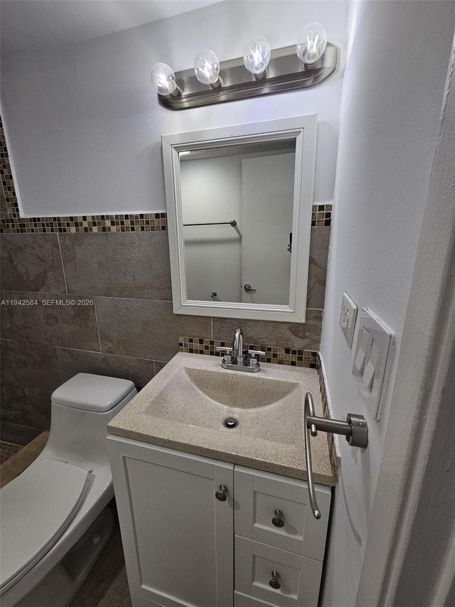 7135 Collins Ave 1011 photo 18