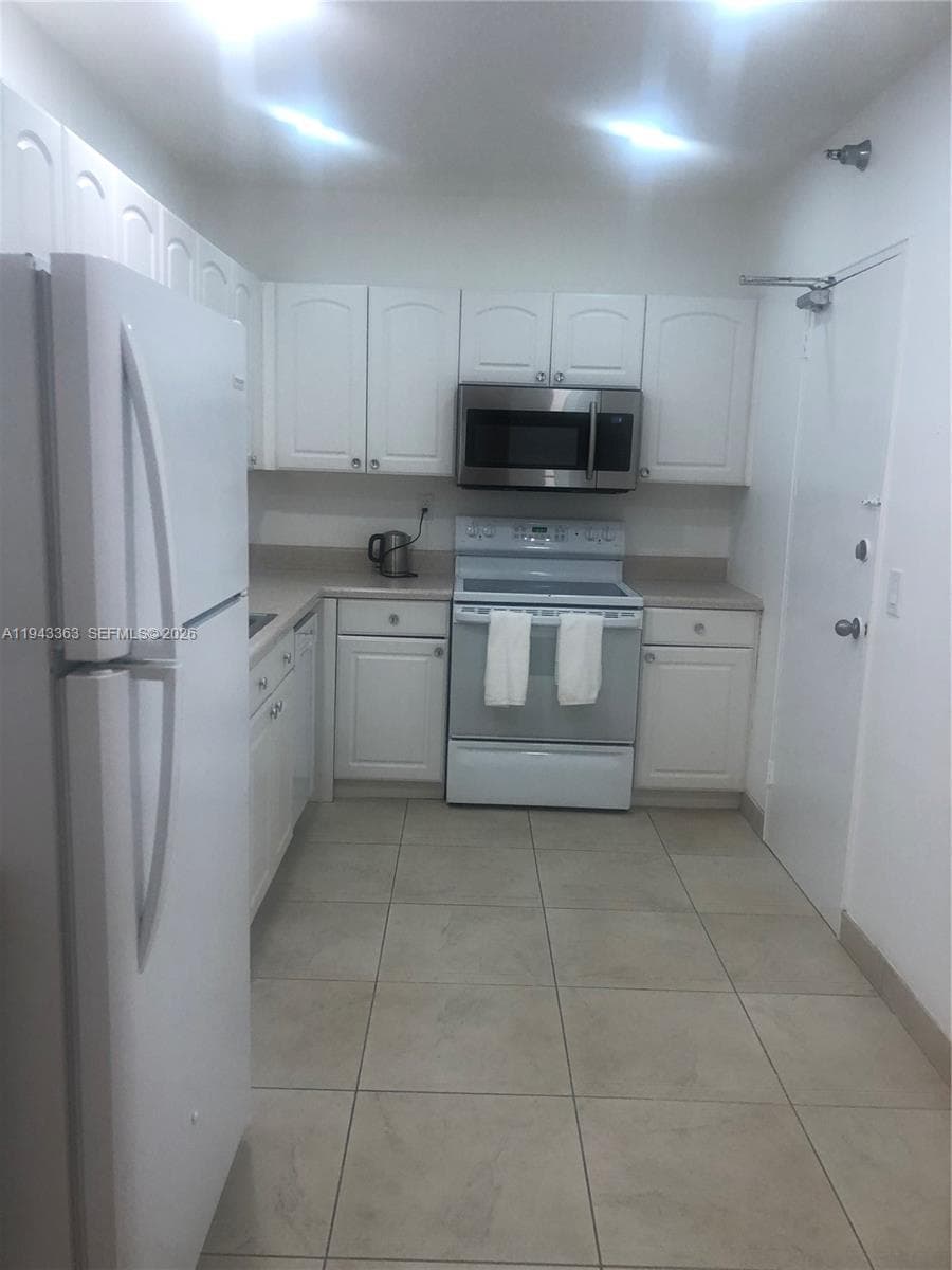10185 Collins Ave 1016 photo 5