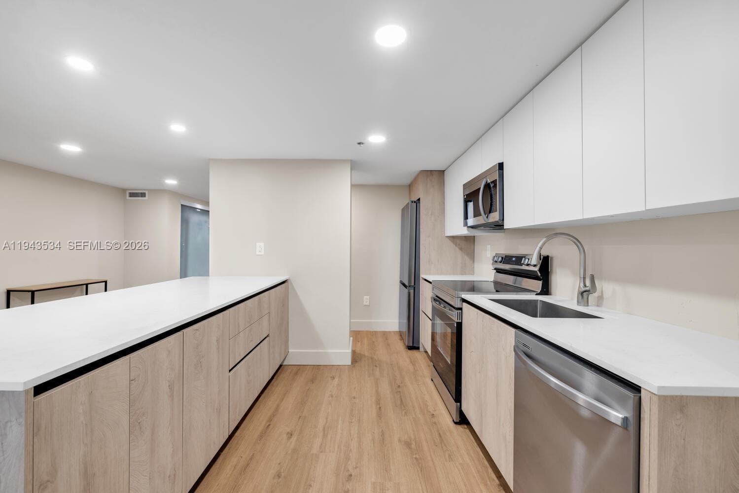 5445 Collins Ave M9 M10 M11 M12 photo 8