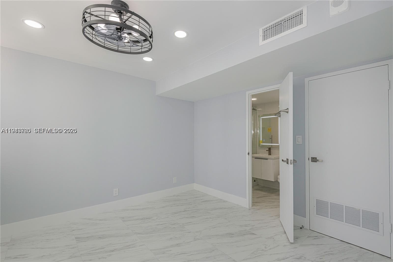 3180 Ocean Dr 706 photo 12