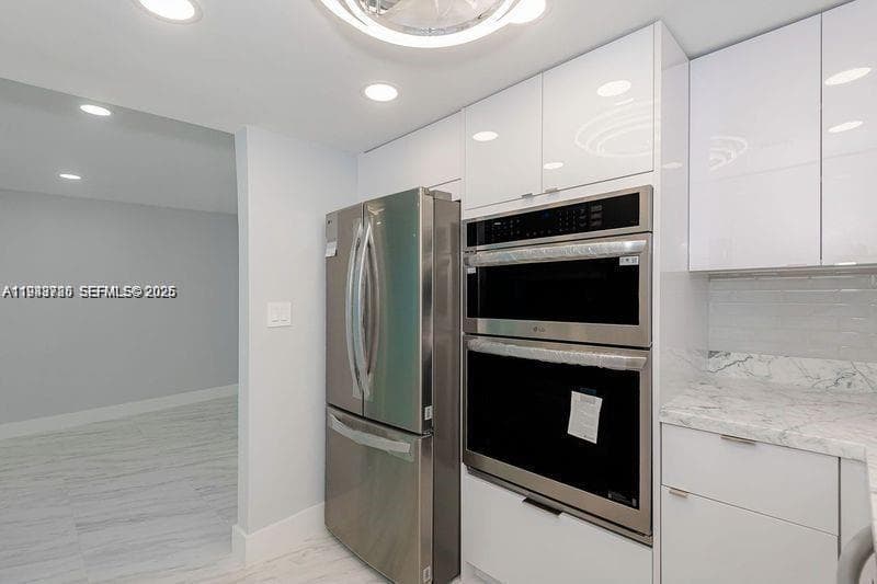 3180 Ocean Dr 706 photo 11