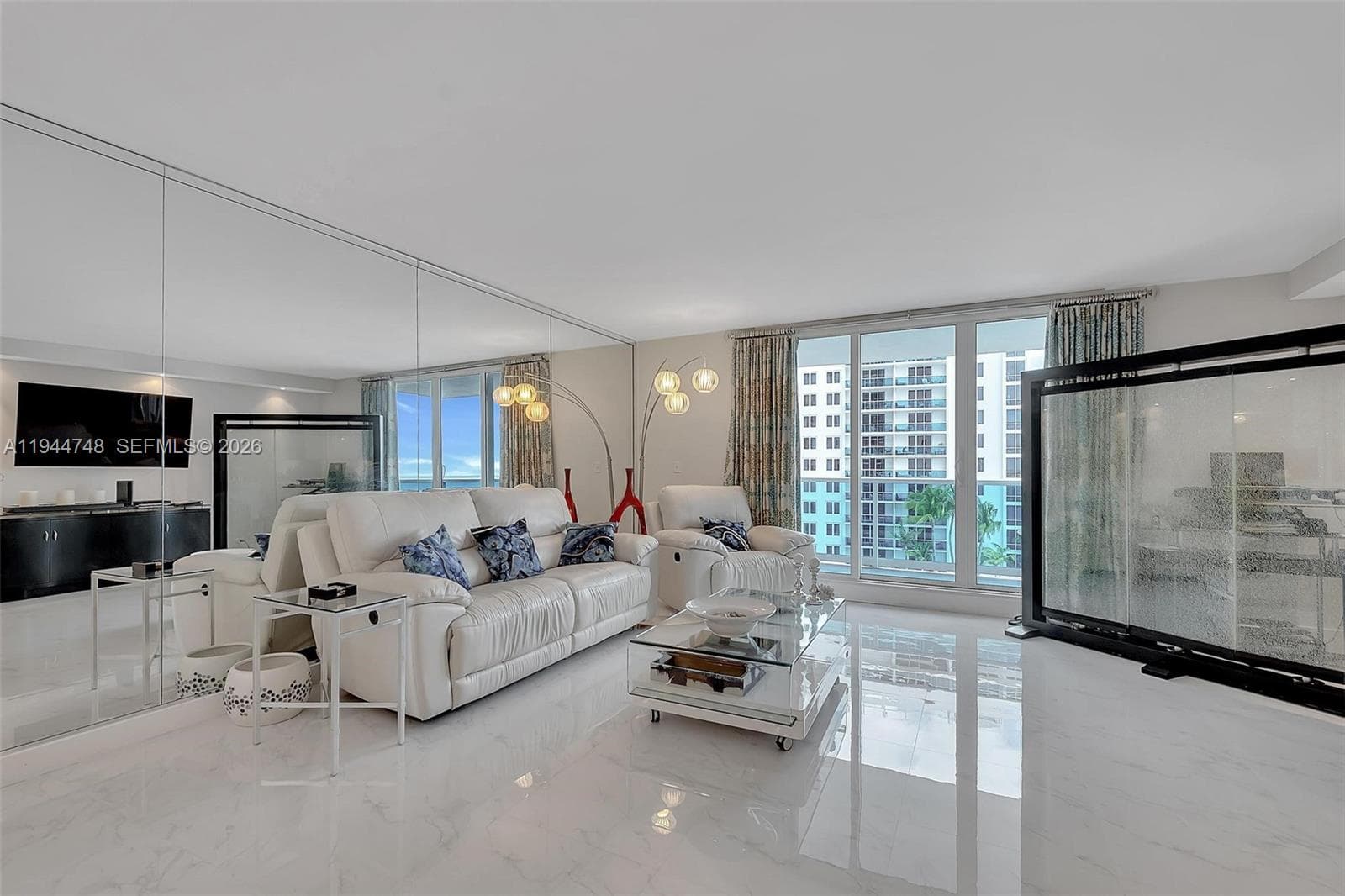 2301 Collins Ave 810 photo 8