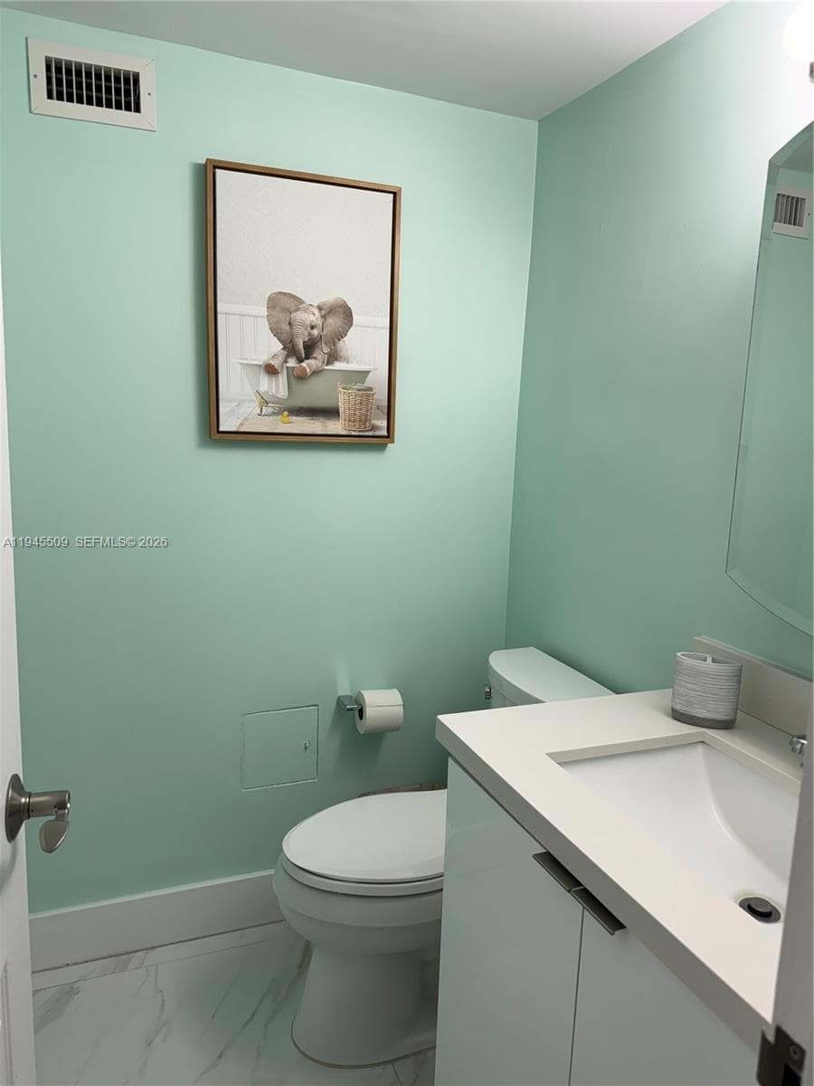 2501 Ocean Dr 1530 photo 10