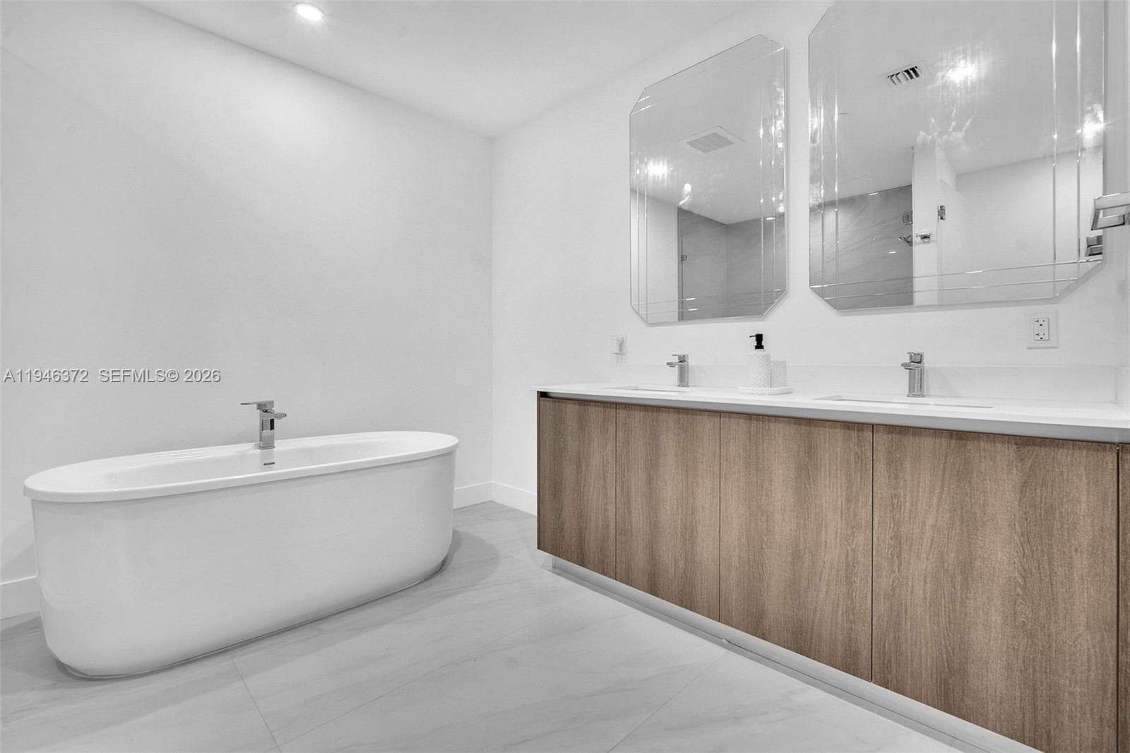 17550 Collins Ave 504 photo 15
