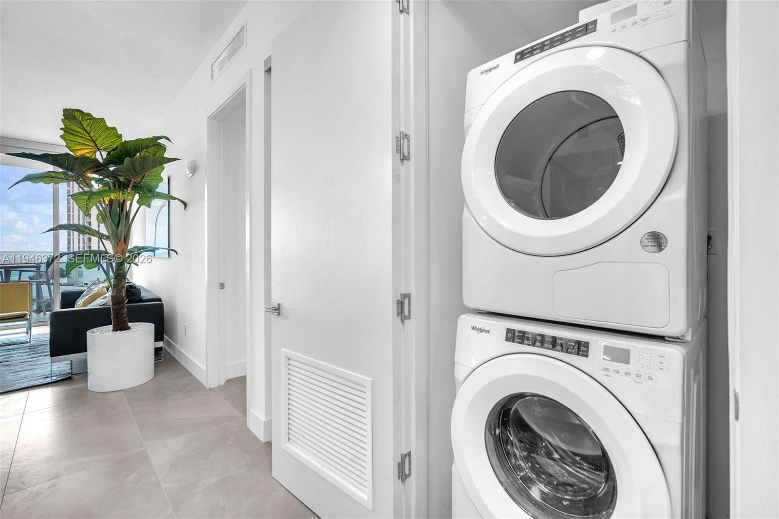 17550 Collins Ave 504 photo 4