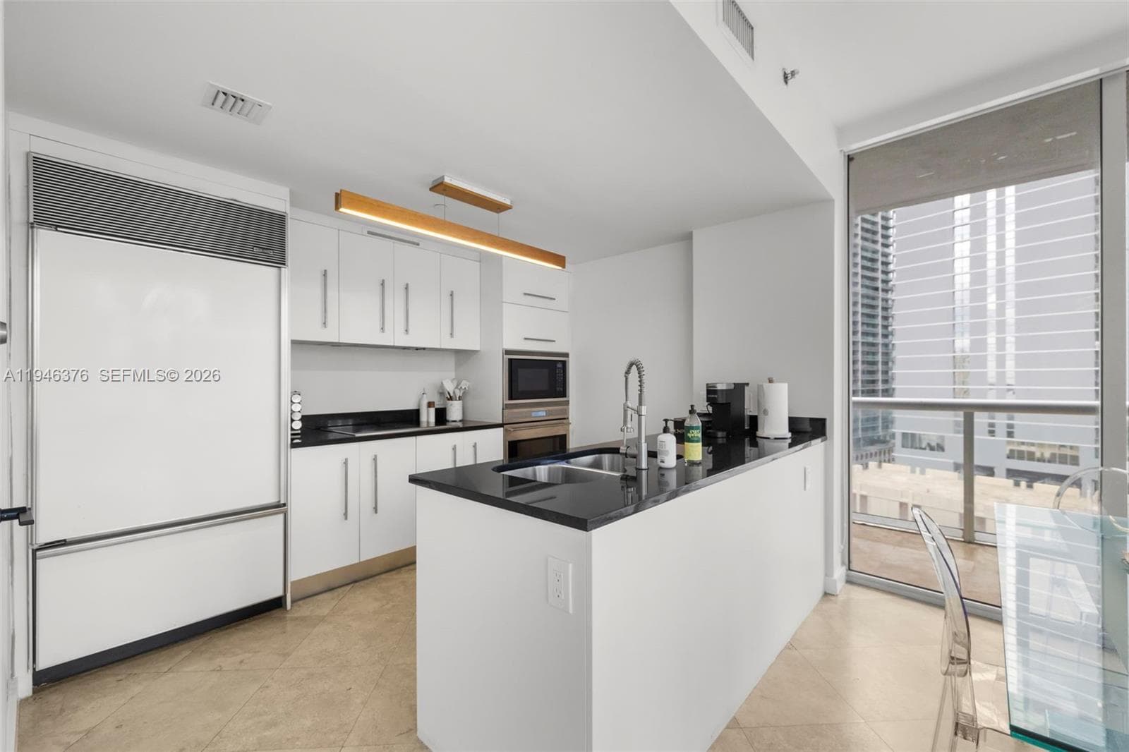 485 Brickell Ave 1804 photo 8