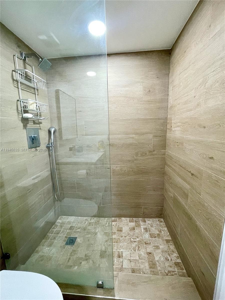 9800 W Bay Harbor Dr 404 photo 13