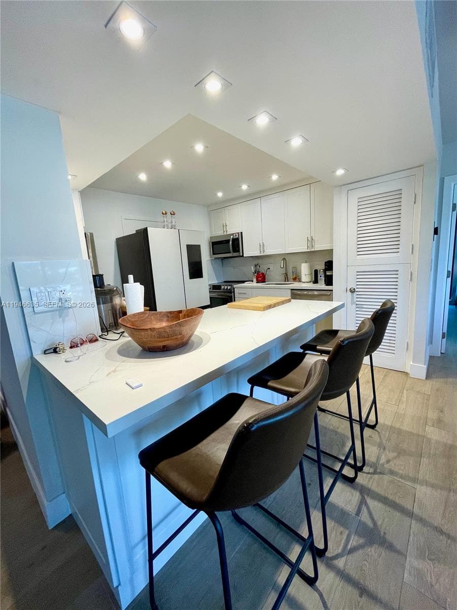 9800 W Bay Harbor Dr 404 photo 9