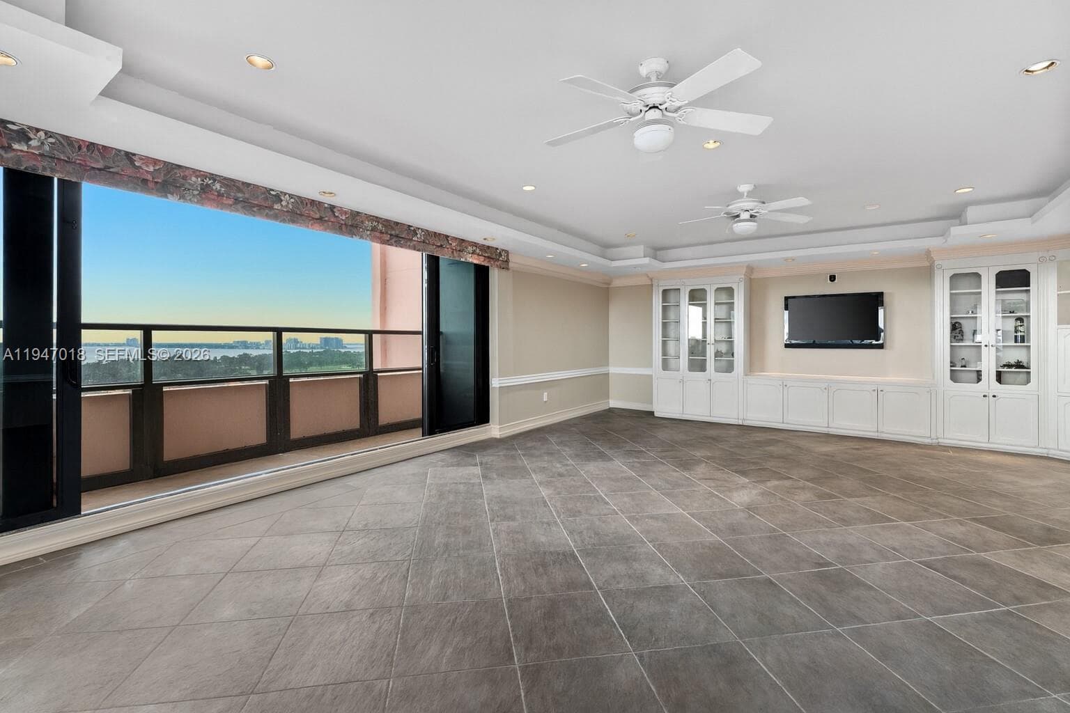 5225 Collins Ave PH8 photo 16