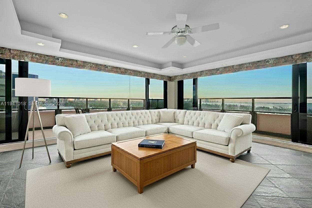5225 Collins Ave PH8 photo 14