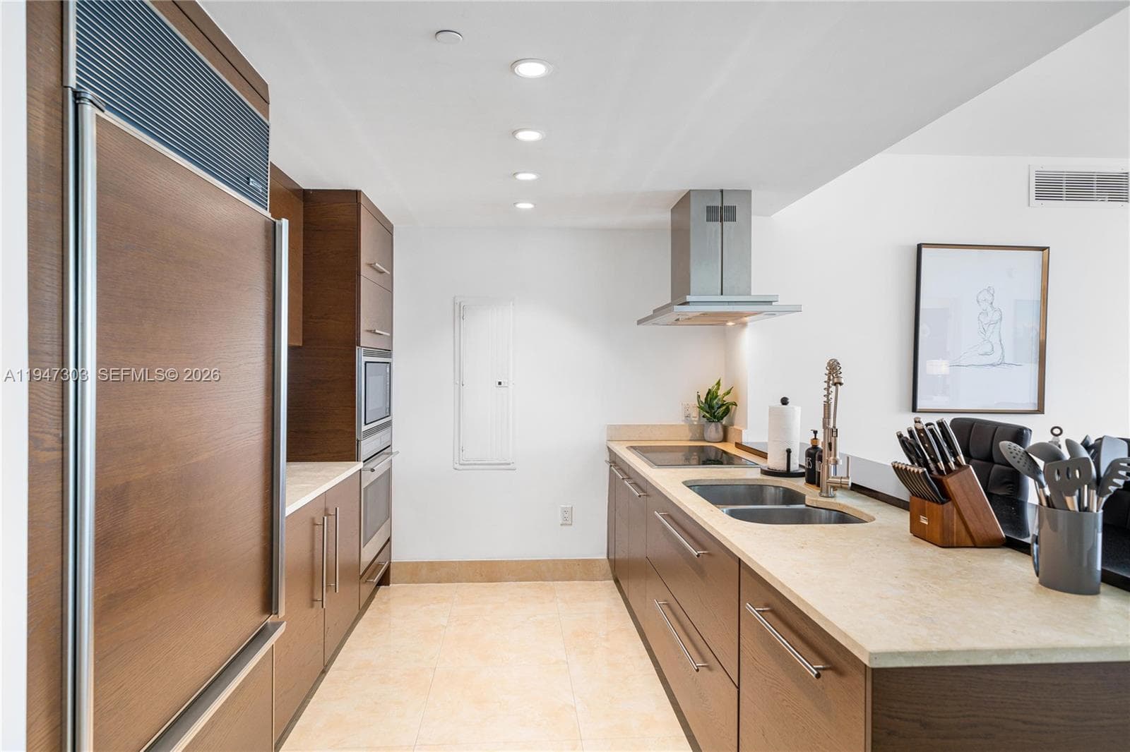 495 Brickel Ave 5705 photo 8