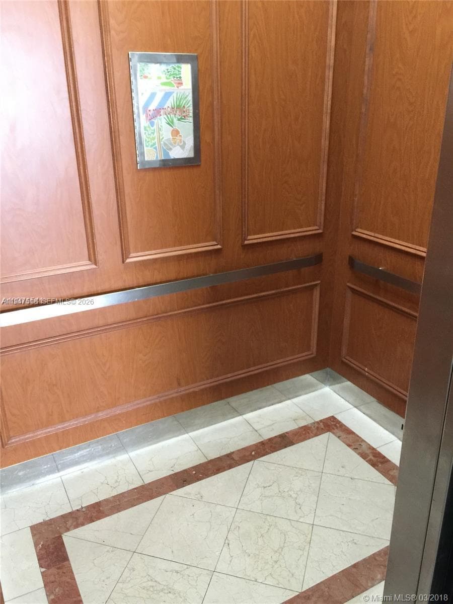 2821 N Miami Beach Blvd 4M photo 2