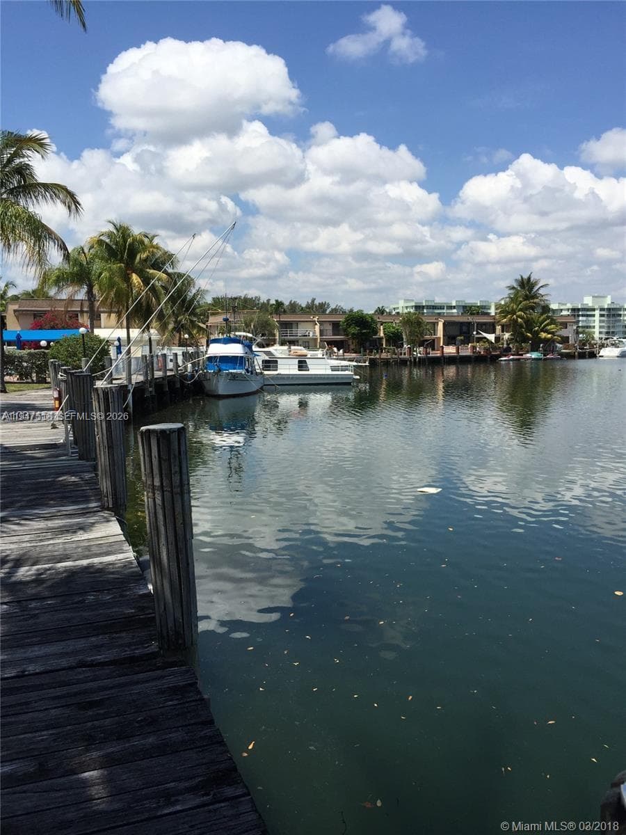 2821 N Miami Beach Blvd 4M photo 4