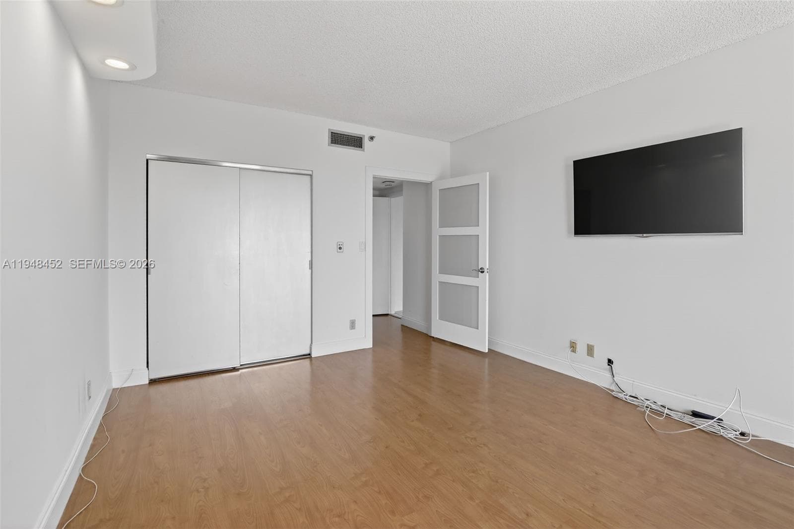 20281 E Country Club Dr 405 photo 17