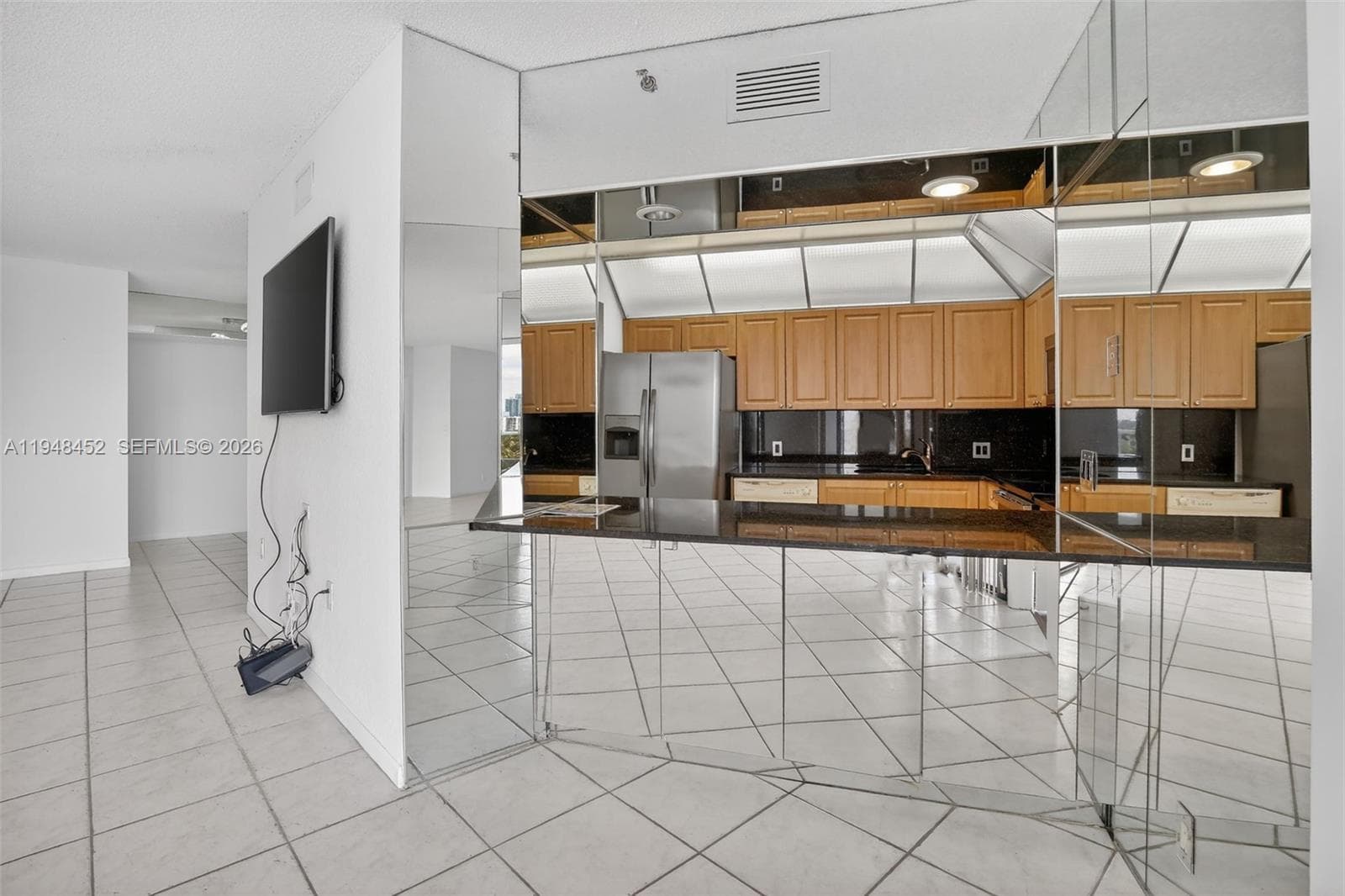 20281 E Country Club Dr 405 photo 5